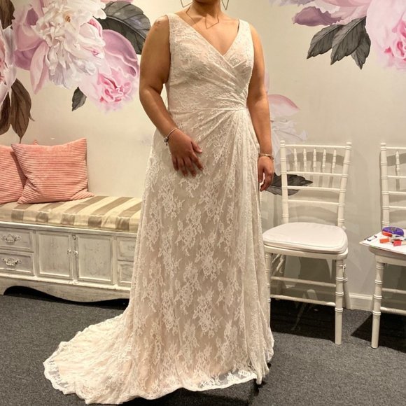 PLUS SIZE WTOO WEDDING GOWN! - Picture 2 of 6